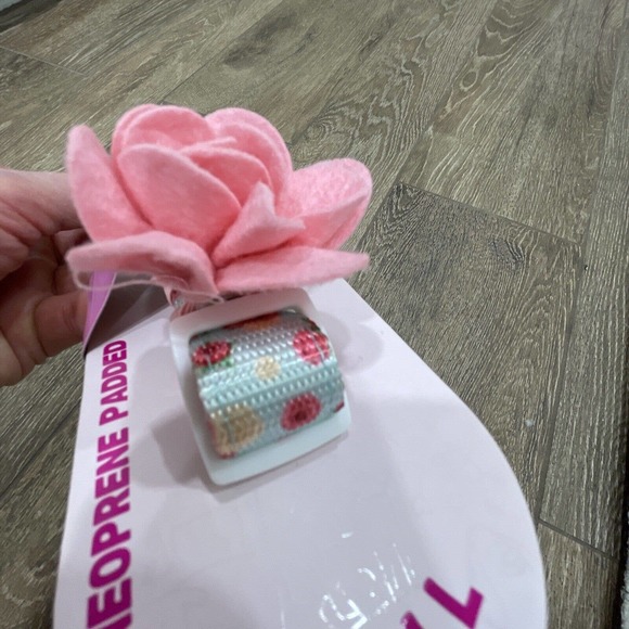 BLUSH ROSE Dog Collar Dogs Whimsy Valentine FLOWERS S Small Secure Clip Wedding - Picture 3 of 5